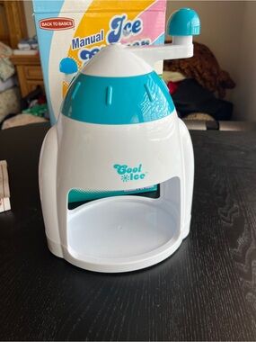 Back To Basics Manual Ice Shaver Cool Ice Blue White 9" x 10" Home Treat Maker